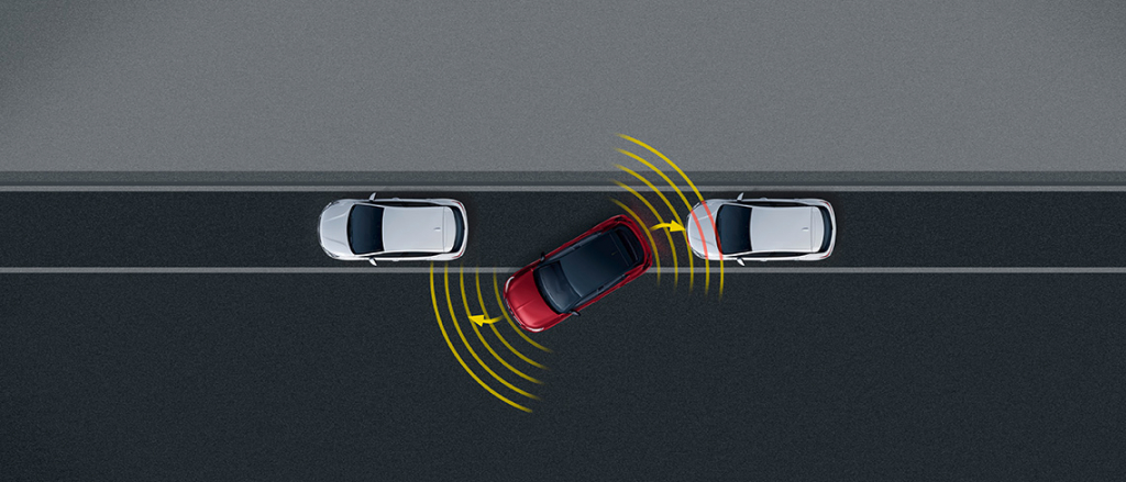 # Para veículos híbridos e a gasolina: Painel de instrumentos do condutor totalmente digital de 7"; # Câmara estacionamento traseira panorâmica 130º; # Sensores estacionamento, dianteiros e traseiros; # Espelhos retrovisores exteriores aquecidos com rebatimento elétrico e ajuste elétrico; #Alerta de veículo em ângulo morto # Faróis de nevoeiro dianteiros; # Para veículos elétricos: arranque sem chave / 2 chaves PEPS