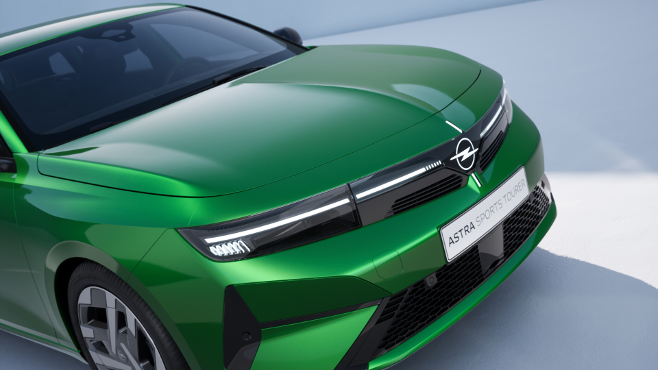 # LED-Tagfahrlichter mit atemberaubendem Design durch beleuchteten Opel-Blitz und Opel Vizor®. Beide illuminiert, bei Tag und bei Nacht.; # Automatischer Fernlicht-Assistent für sichereres und einfacheres Fahren bei Nacht. Dank des Systems, das automatisch von Fernlicht auf Abblendlicht umschaltet, wenn ein Fahrzeug oder Fußgänger erkannt wird.; # Mit Regensensor; # Mit manueller Leuchtweitenregulierung